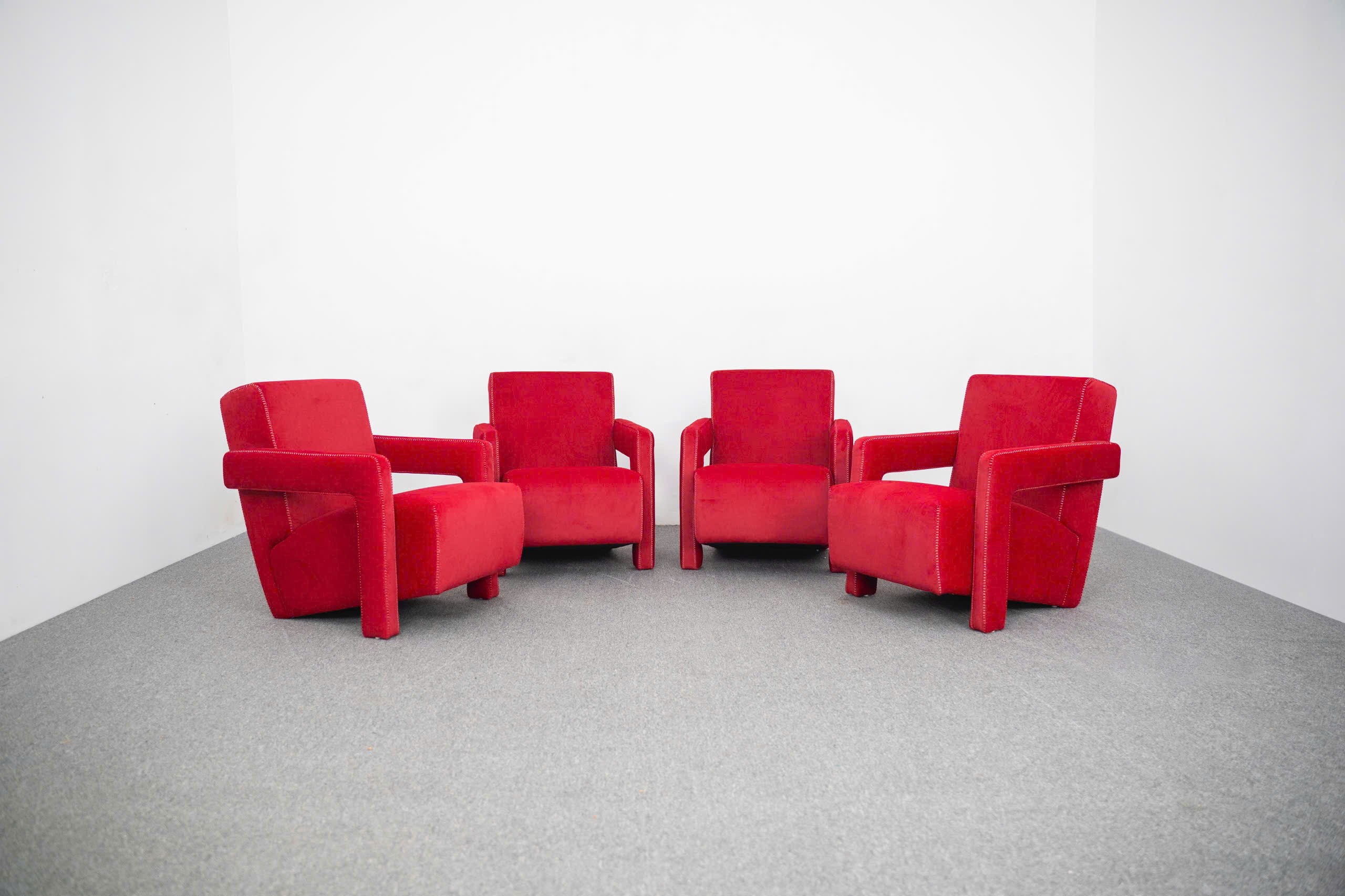 SOFA ĐƠN NHUNG ĐỎ - GD1055 - SỰ KẾT HỢP GIỮA CHẤT LIỆU NHUNG QUYỀN QUÝ VÀ ĐƯỜNG MAY THỦ CÔNG TỈ MỈ