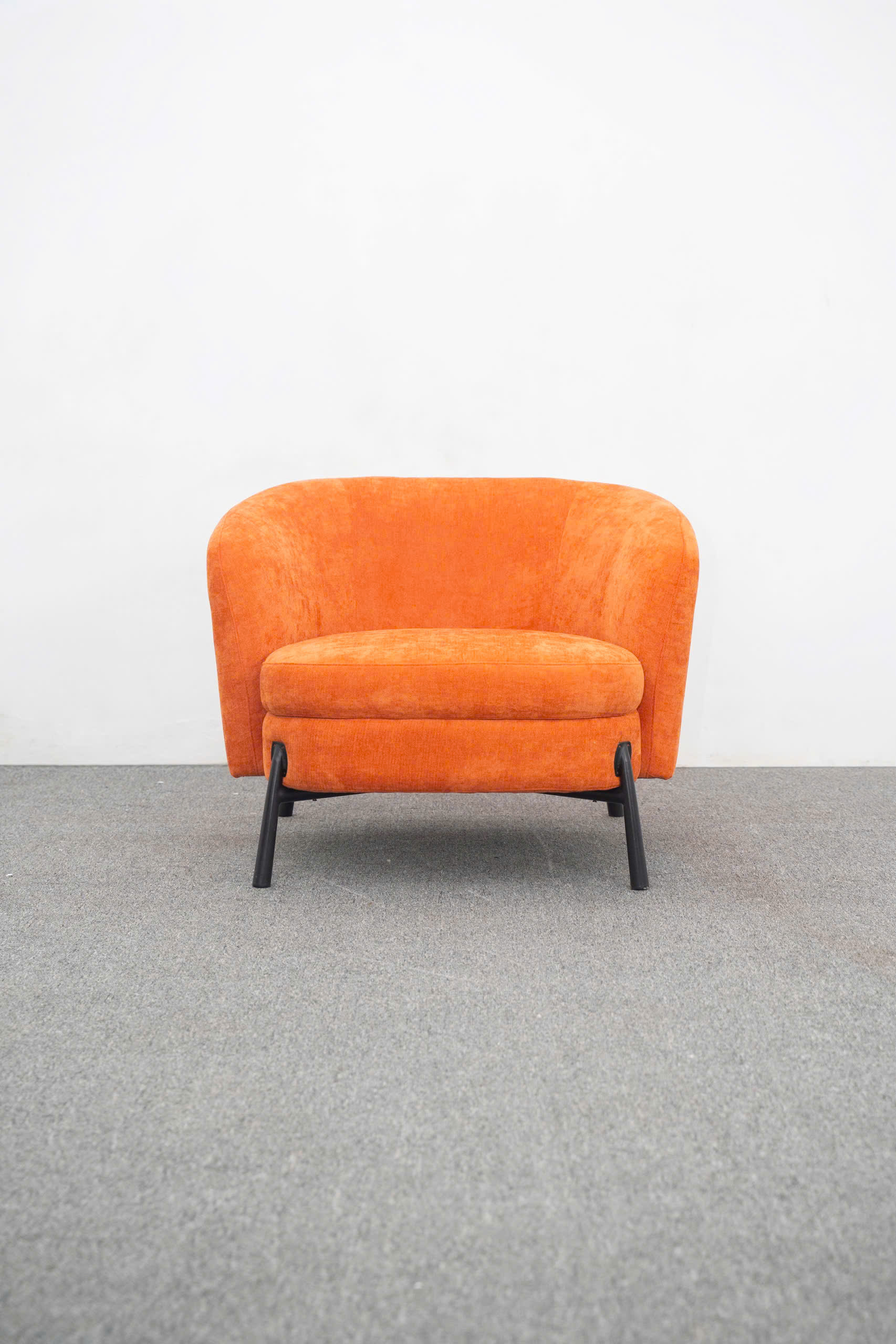 ĐÁNH THỨC KHÔNG GIAN SỐNG VỚI SẮC CAM RỰC RỠ TỪ SOFA ĐƠN ROVE - GD1067