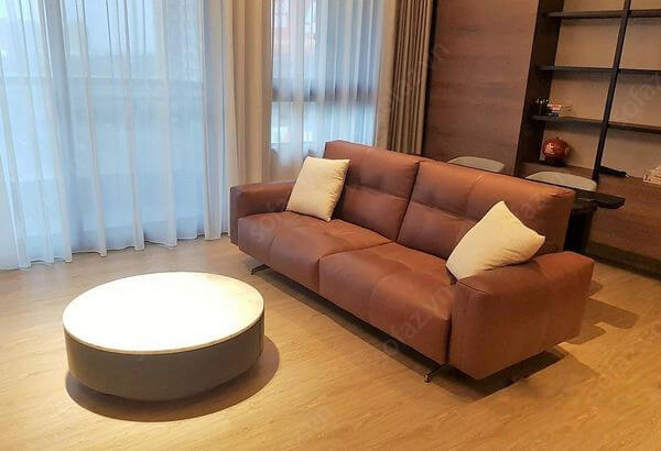 Ghế Sofa văng phòng khách chung cư là lựa chọn hoàn hảo cho những ai yêu thích sự thoải mái, thư giãn trong không gian nhỏ hẹp của căn hộ. Với mẫu mã đa dạng, chúng tôi cam kết mang đến cho bạn những sản phẩm chất lượng và giá cả hợp lý nhất.